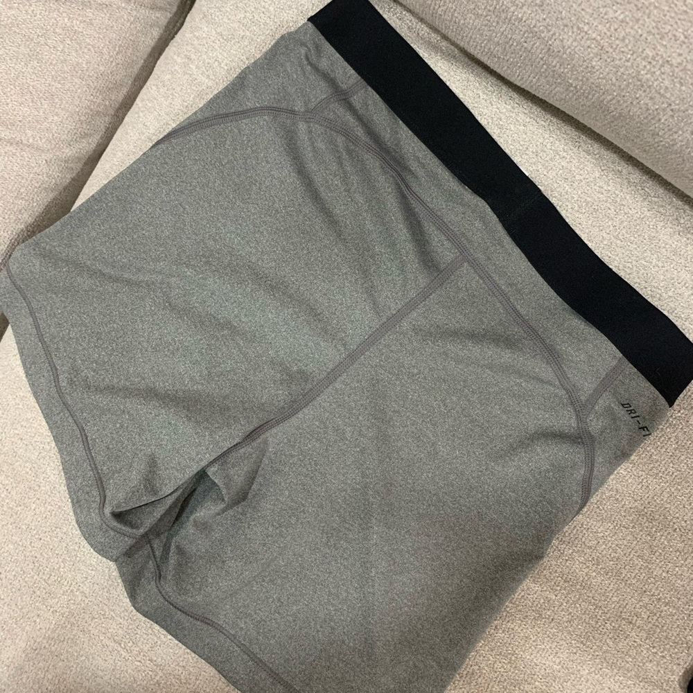 Nike Pro Shorts sz L - Picture 2 of 3